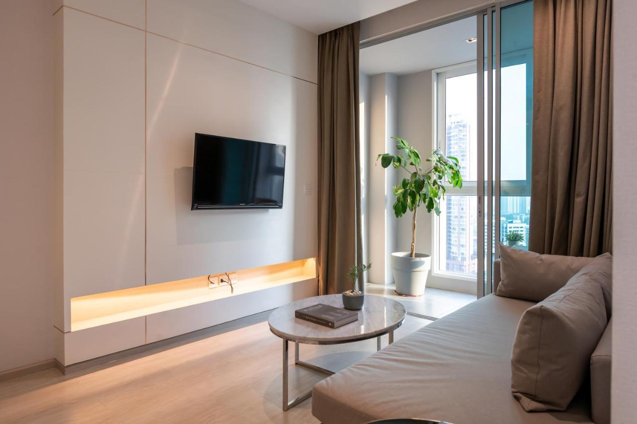 Jasmine 59 Hotel Банкок Екстериор снимка A living room in a serviced apartment in Hong Kong