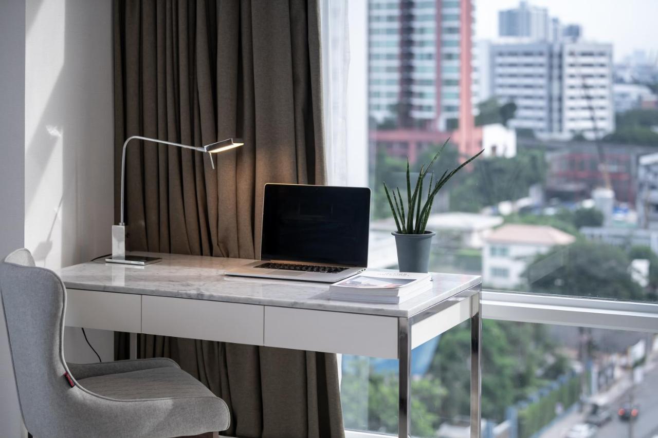 Jasmine 59 Hotel Банкок Екстериор снимка A modern desk lamp
