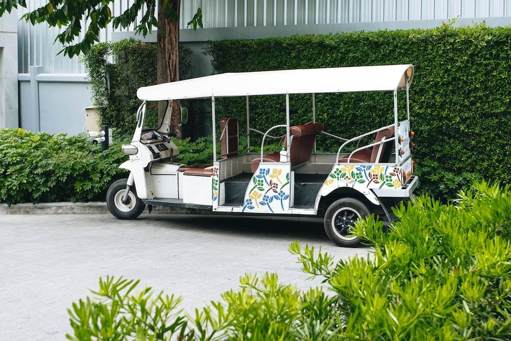 Jasmine 59 Hotel Банкок Екстериор снимка A tuk-tuk in Bangkok